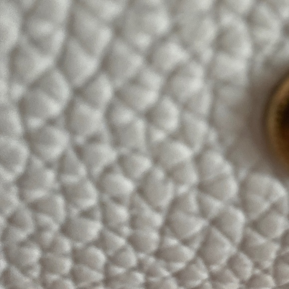 Dooney & Bourke  Pebbled Leather Wallet Clutch in Cream NWT - Picture 2 of 7